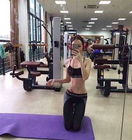 Bu qız gözəlliyi ilə hər kəsi heyran edir -  FOTOLAR